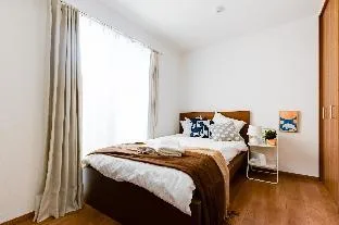 ling- 6 mins walk to the station, 4 mins to Namba